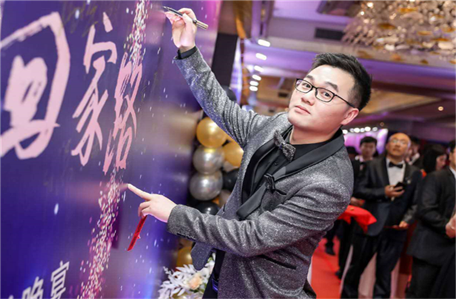 【高光“疫”事】勇敢逆行的特殊“网约车”——中天90后，用信念打通生命运输线