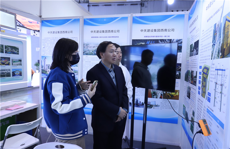 2023年11月16日至18日第三届川渝住房城乡建设博览会在成都召开，西南公司携集团SWP自主研发钢平台提升技术、钢结构栈道全过程关键建造技术参加会议。